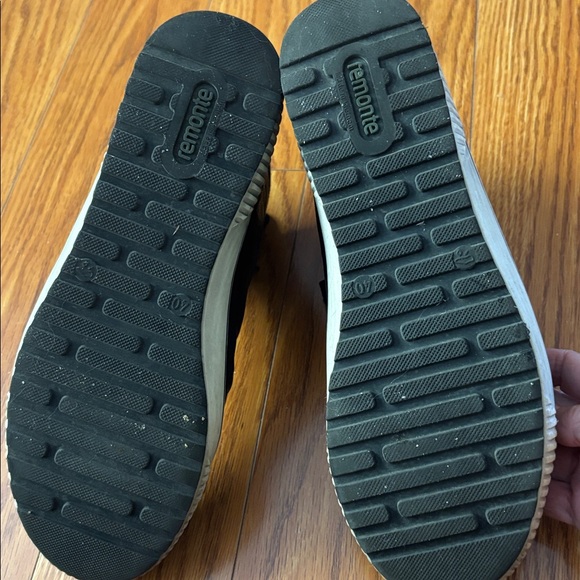 REMONTE BLACK LEATHER HIGH TOP SNEAKERS - Picture 4 of 8